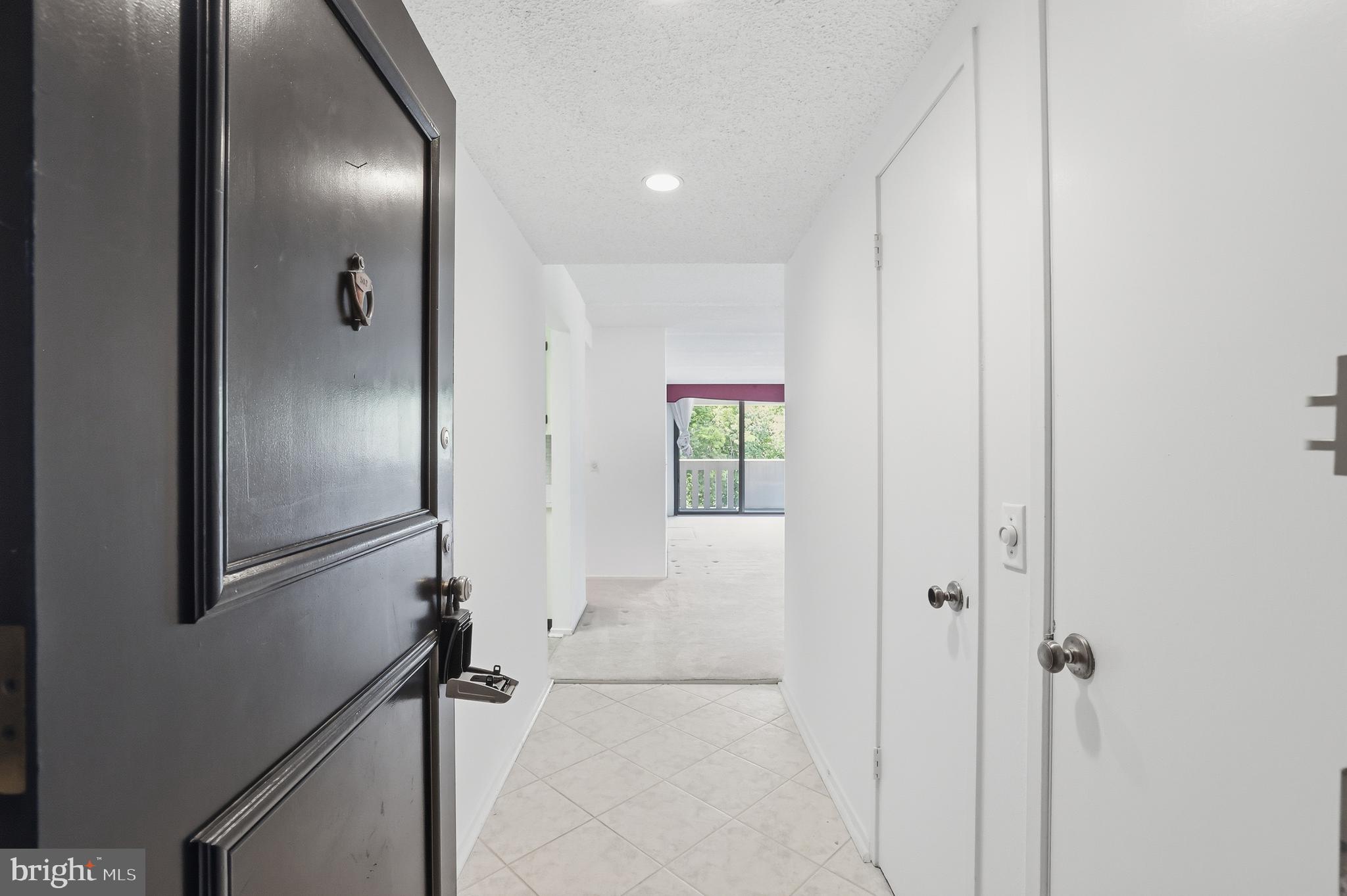 6101 Edsall Road, Unit 502 Alexandria, VA 22304 - Photo 2 of 33 Welcoming entryway with ample closet space