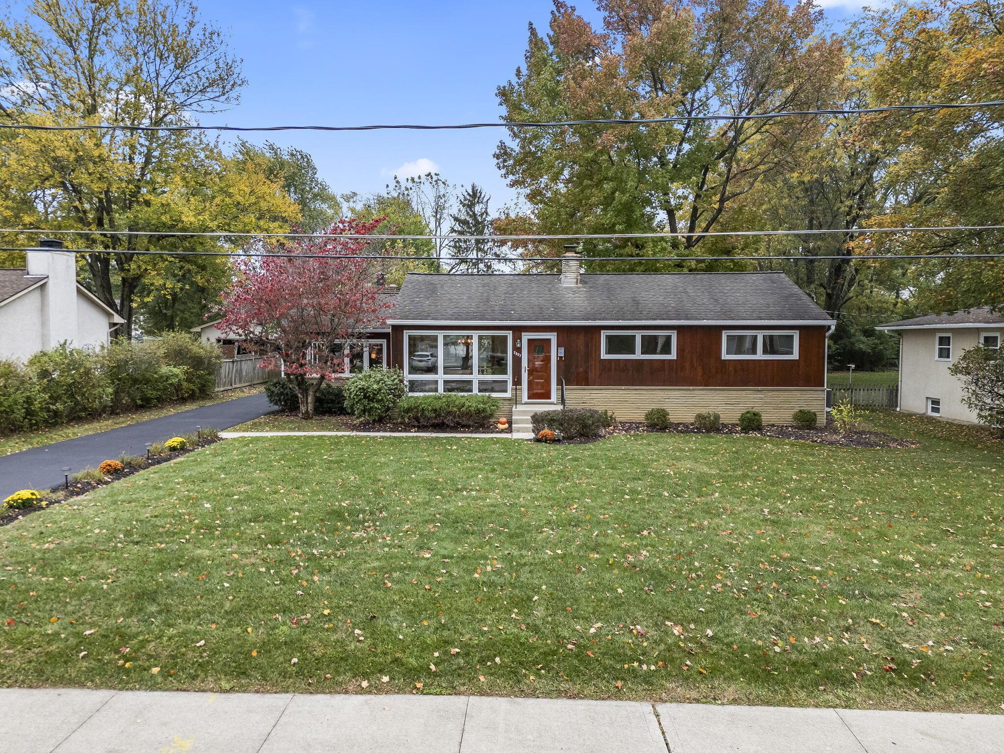 2527 Wickliffe Road Columbus, OH 43221 - Photo 6 of 73 10-web-or-mls-DJI_20251022133356_0280_D