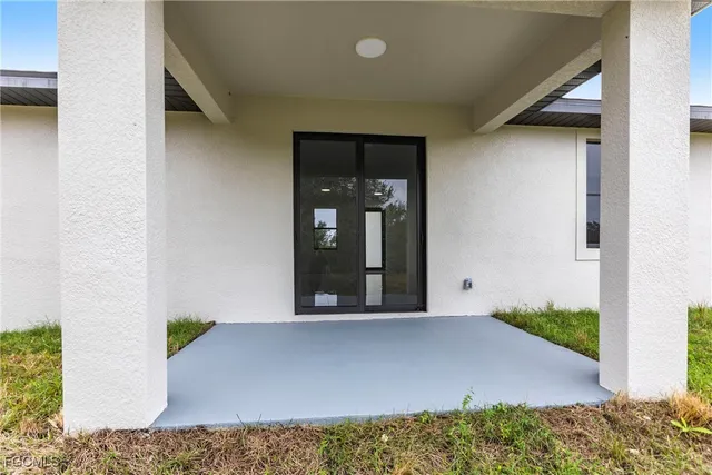 a view of an entrance of the house