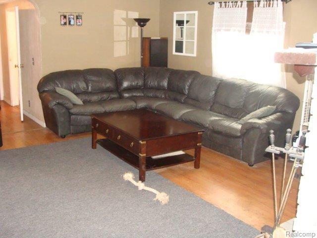 3211 Deerfield Road Adrian, MI 49221 - Photo 2 of 7 living