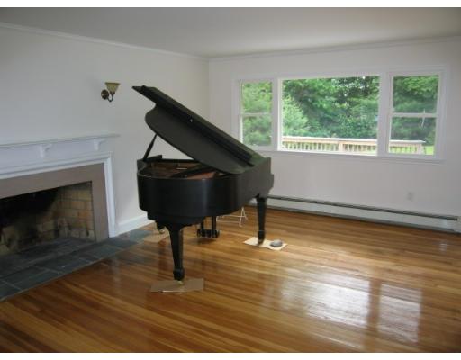 103 Pincushion Road Framingham, MA 01702 - Photo 7 of 11 Gallery Image 7