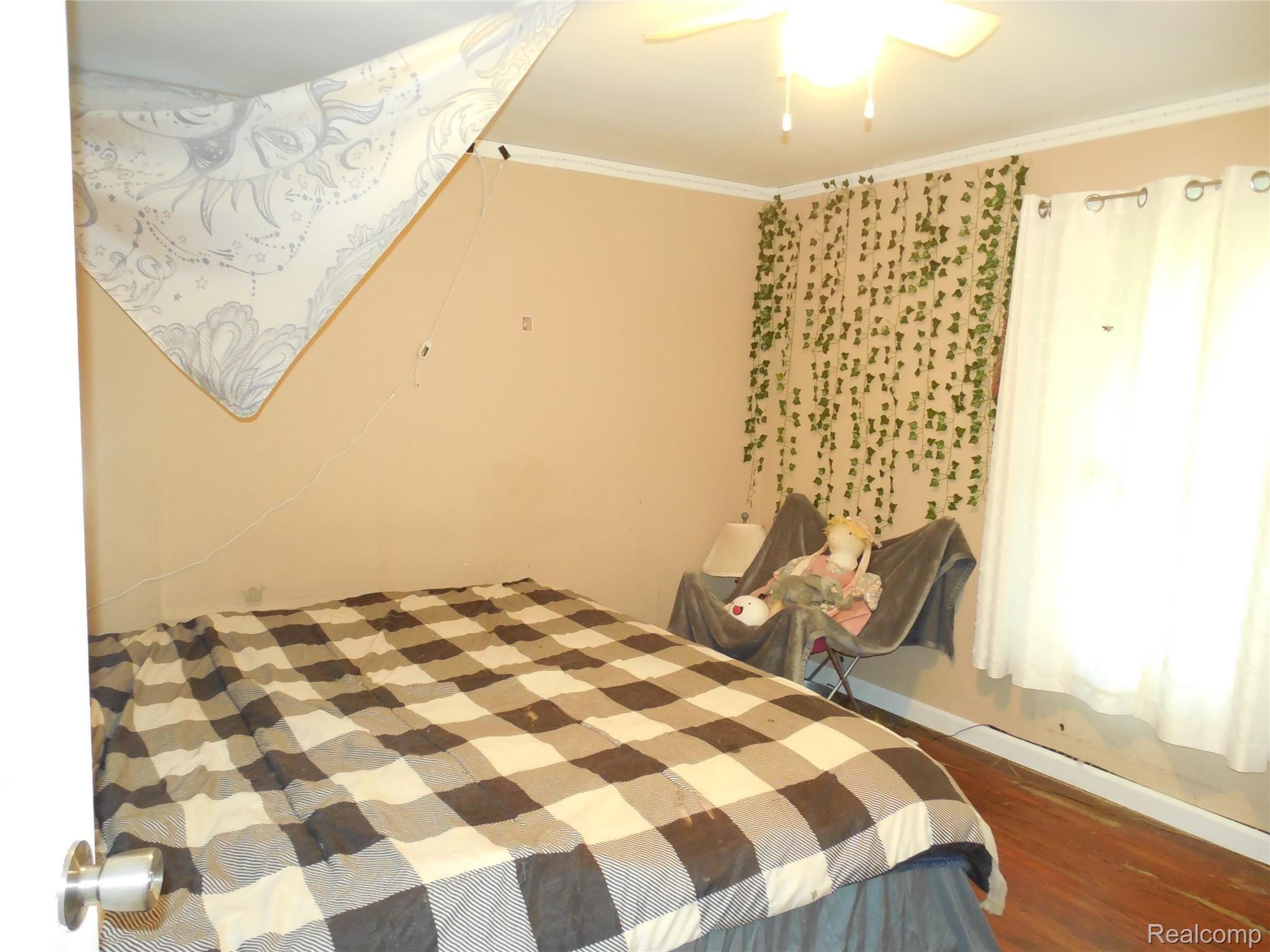 6742 Draper Road Jackson, MI 49201 - Photo 37 of 44 Entry level bedroom