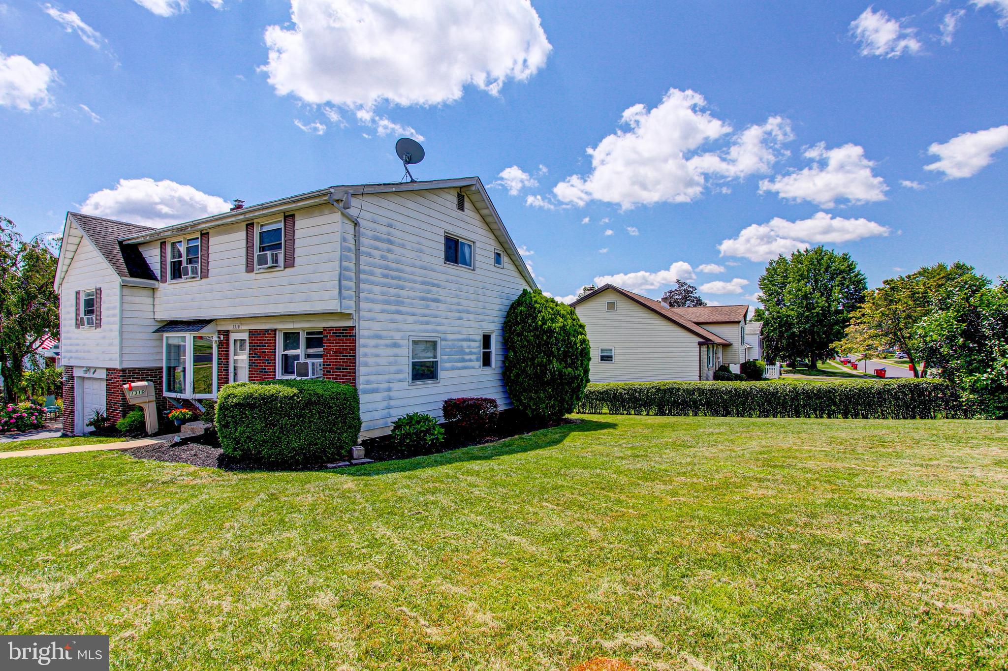 1310 Cloverly Road Warminster, PA 18974 - Photo 43 of 52 Side Yard