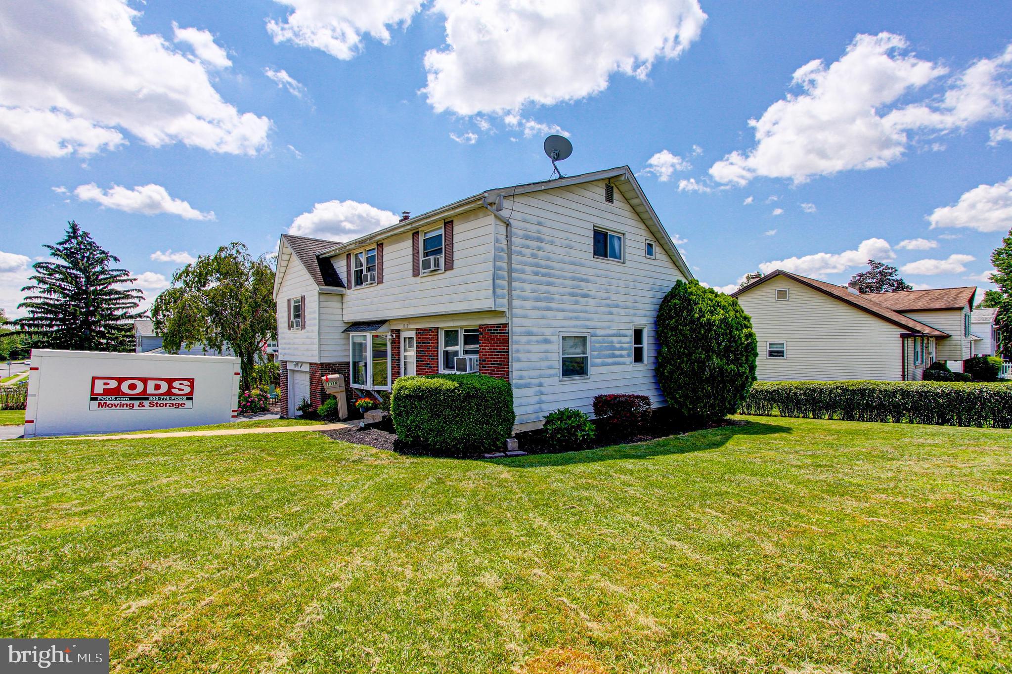1310 Cloverly Road Warminster, PA 18974 - Photo 44 of 52 Side and Front yards