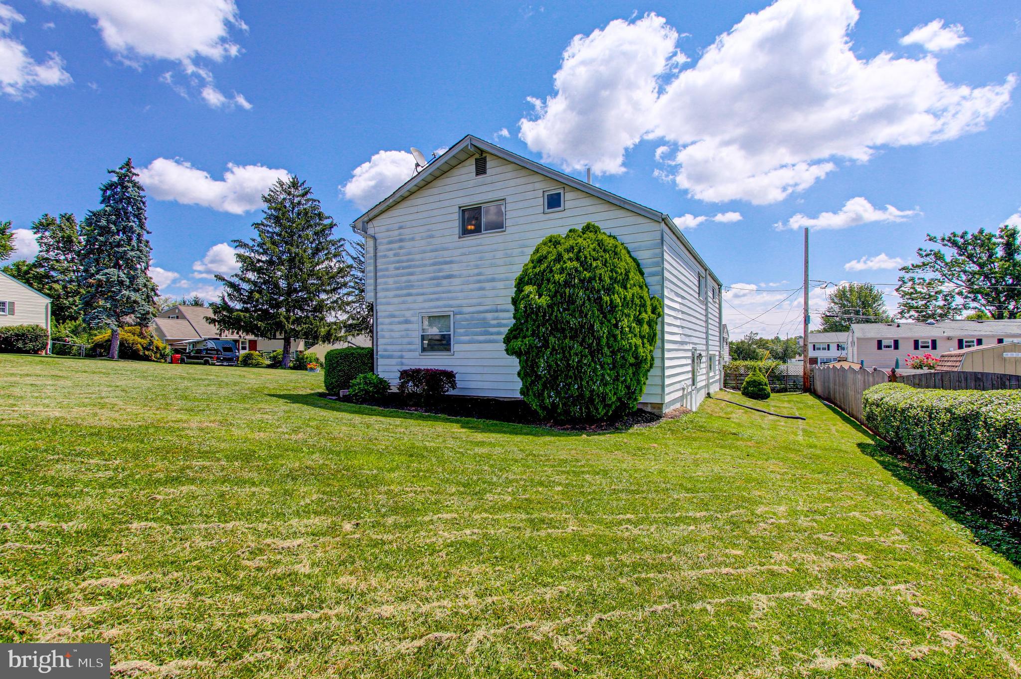 1310 Cloverly Road Warminster, PA 18974 - Photo 45 of 52 Side to back yards