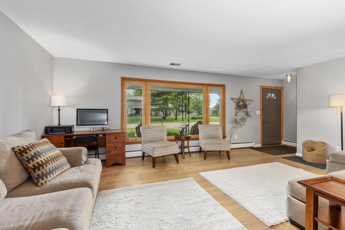 2294 Pinewood Street Jenison, MI 49428 - Photo 5 of 19 Gallery Image 5