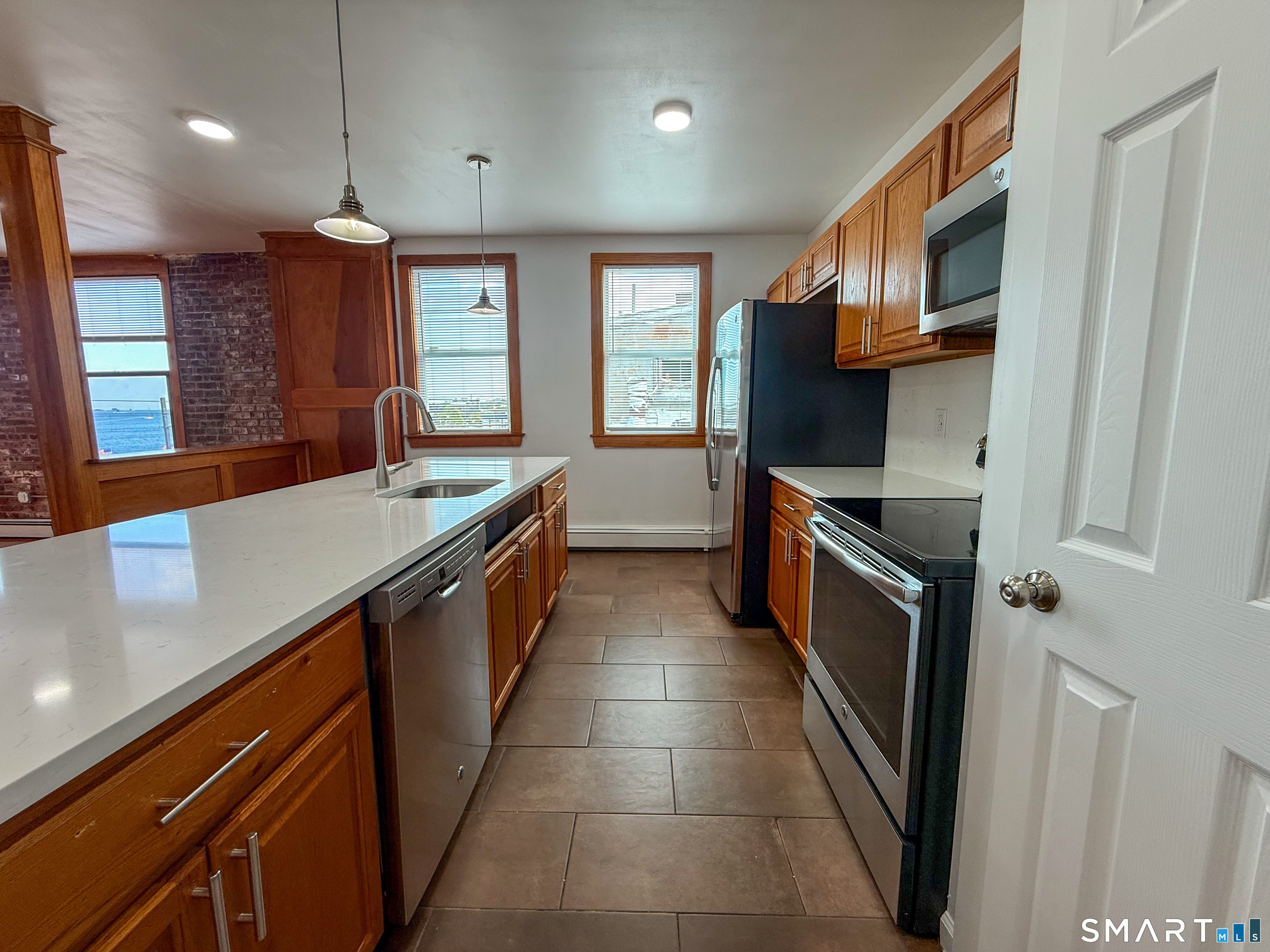 18 Bank Street New London, CT 06320 - Photo 2 of 16