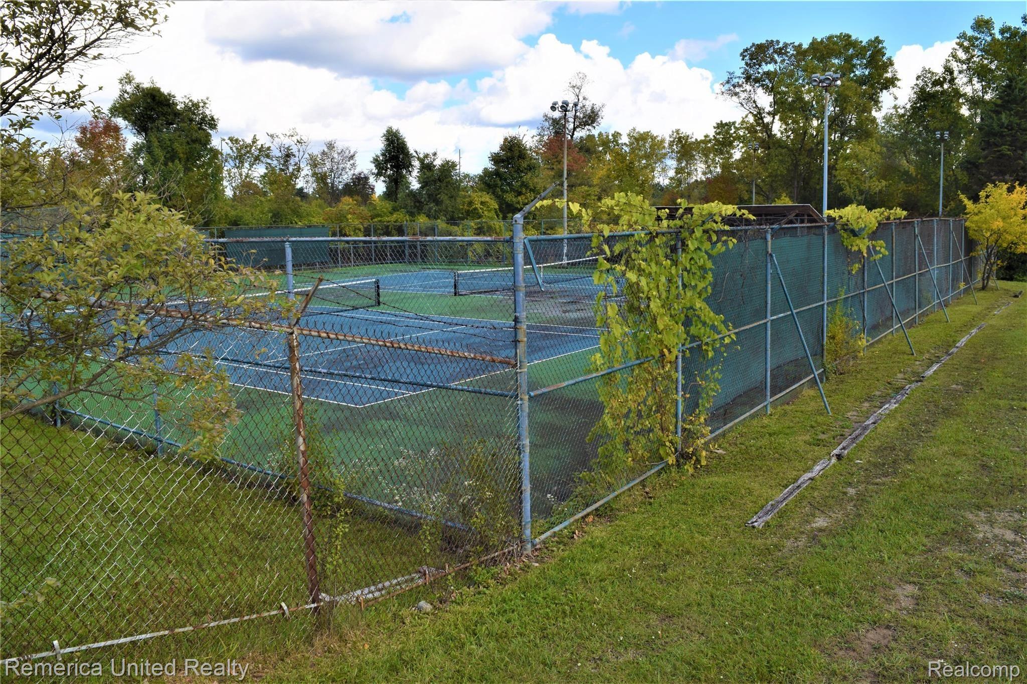 30069 Barwell Road Farmington, MI 48334 - Photo 30 of 34 TENNIS COURTS.