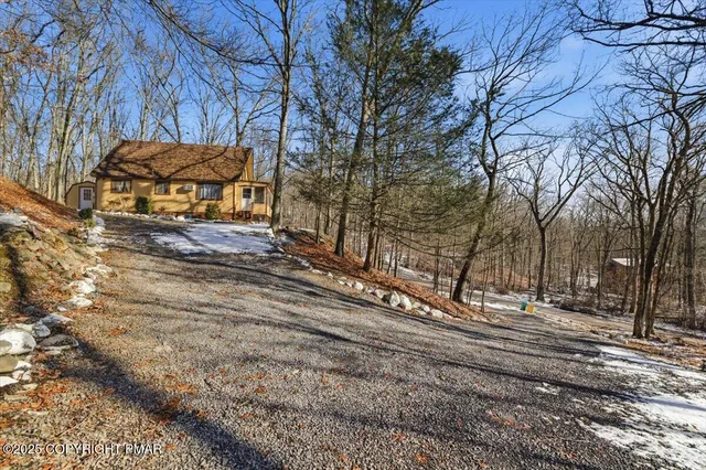 $240,000 | 8124 Gallahad Pass, East Stroudsburg, PA 18302