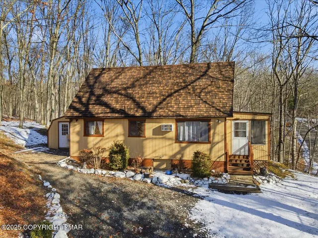 $240,000 | 8124 Gallahad Pass, East Stroudsburg, PA 18302