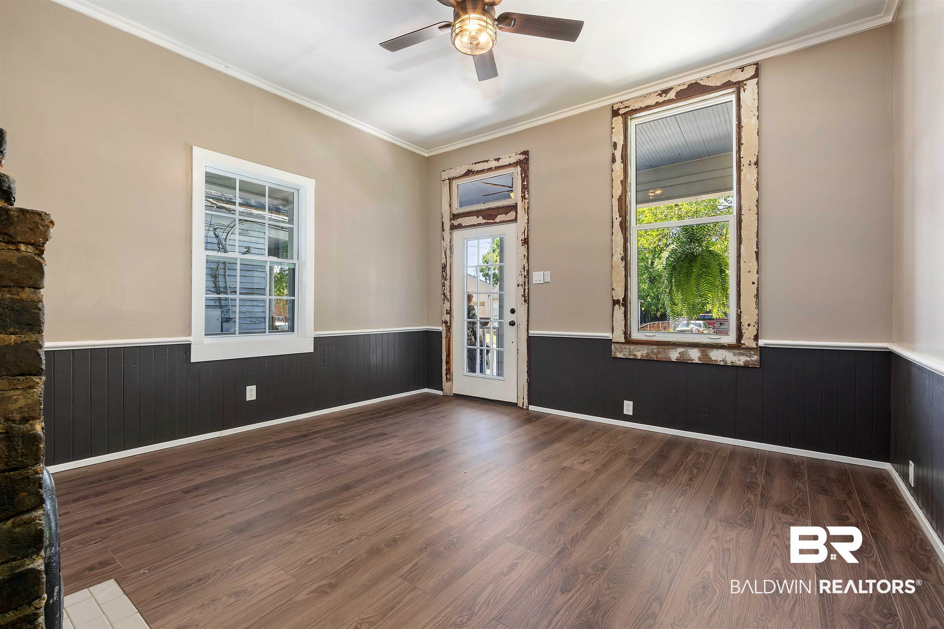 906 Texas Street Mobile, AL 36604 - Photo 8 of 25 Living Room
