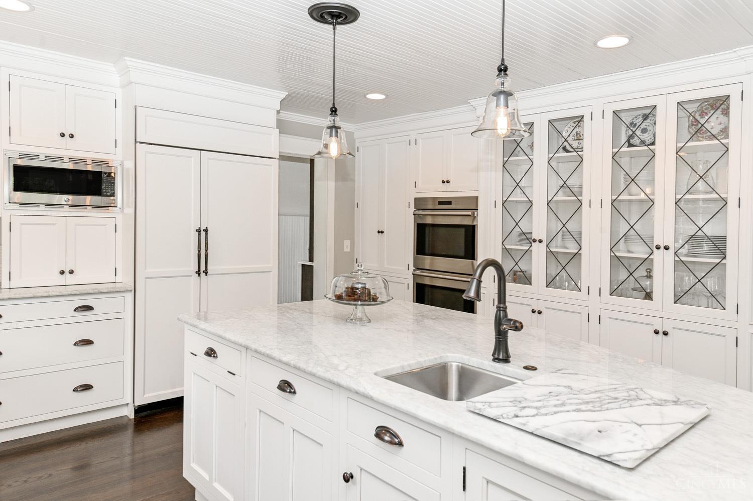 2469 Grandin Road Cincinnati, OH 45208 - Photo 10 of 74 Gallery Image 10