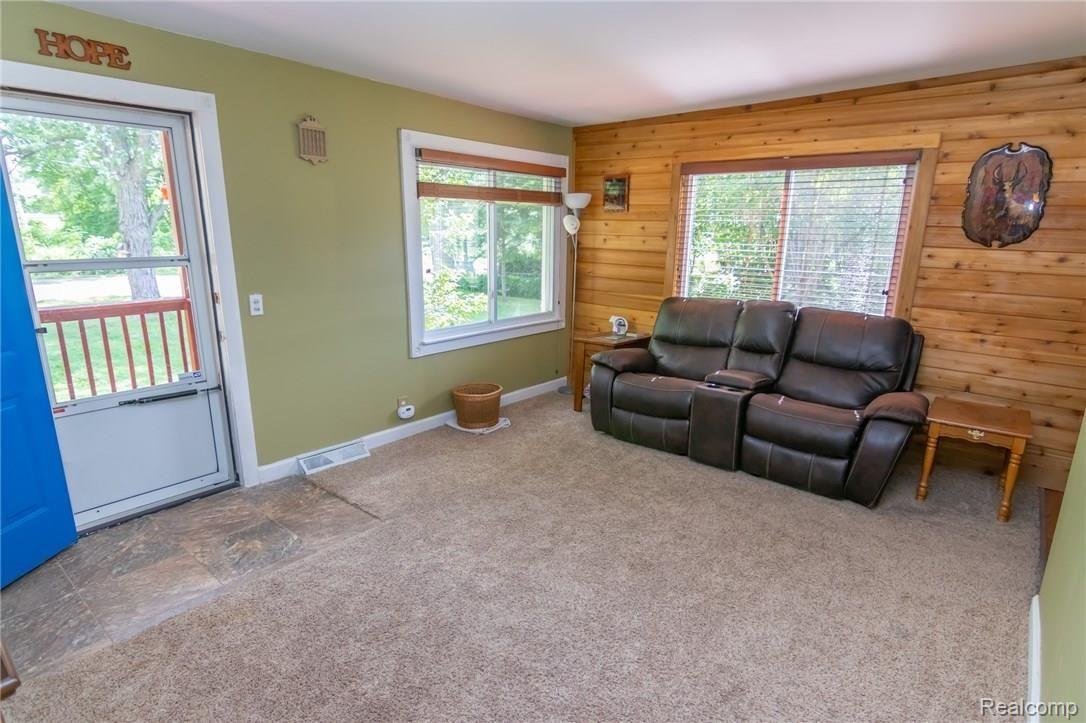 2134 West Ray Road Fenton, MI 48430 - Photo 2 of 24 2134 Ray Rd-6.jpg