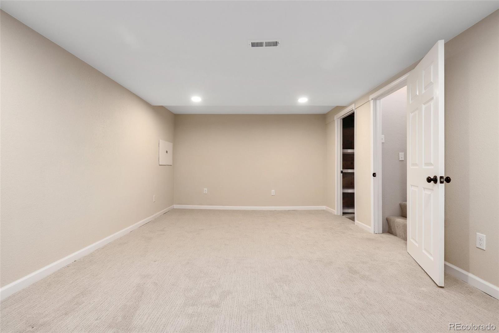 5484 South Cimarron Road Littleton, CO 80123 - Photo 33 of 40 a view of an empty room