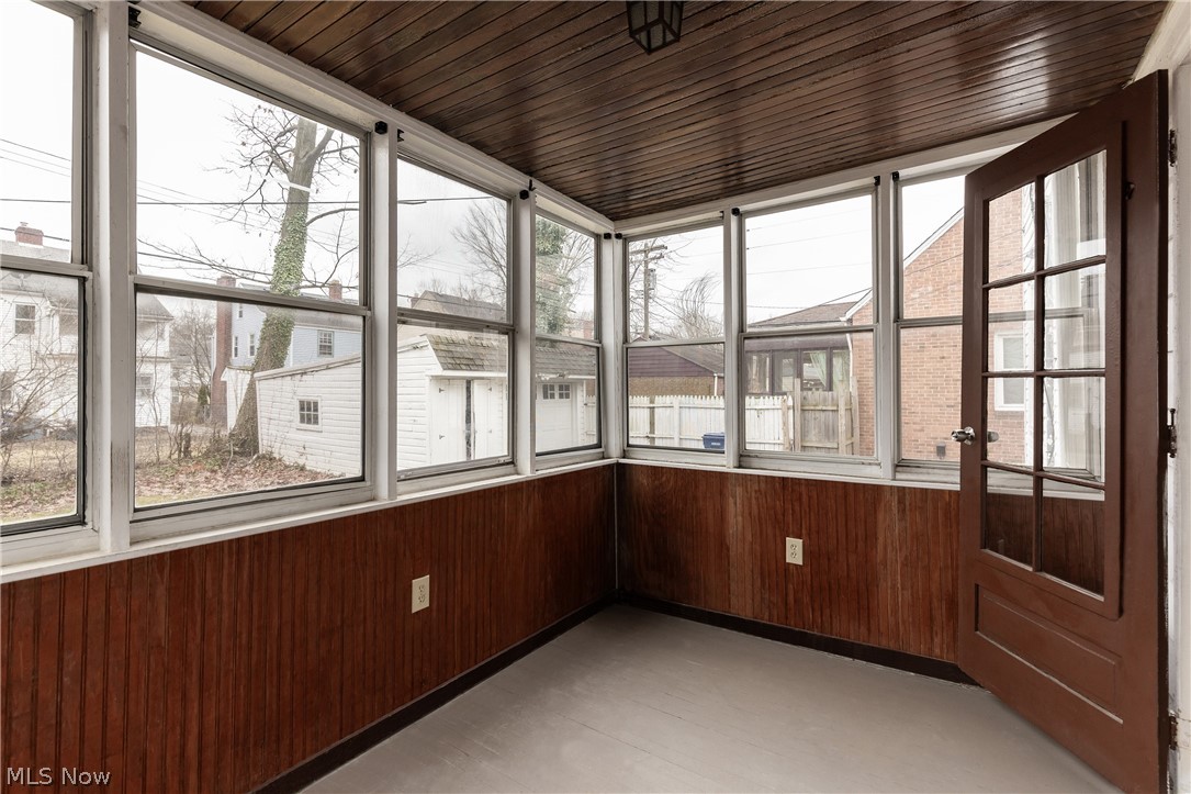 3668 Grosvenor Road Cleveland Heights, OH 44118 - Photo 17 of 18