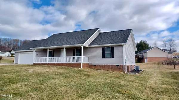 $334,000 | 17505 Bridle Drive, Abingdon, VA 24210