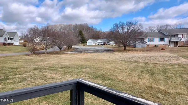 $334,000 | 17505 Bridle Drive, Abingdon, VA 24210