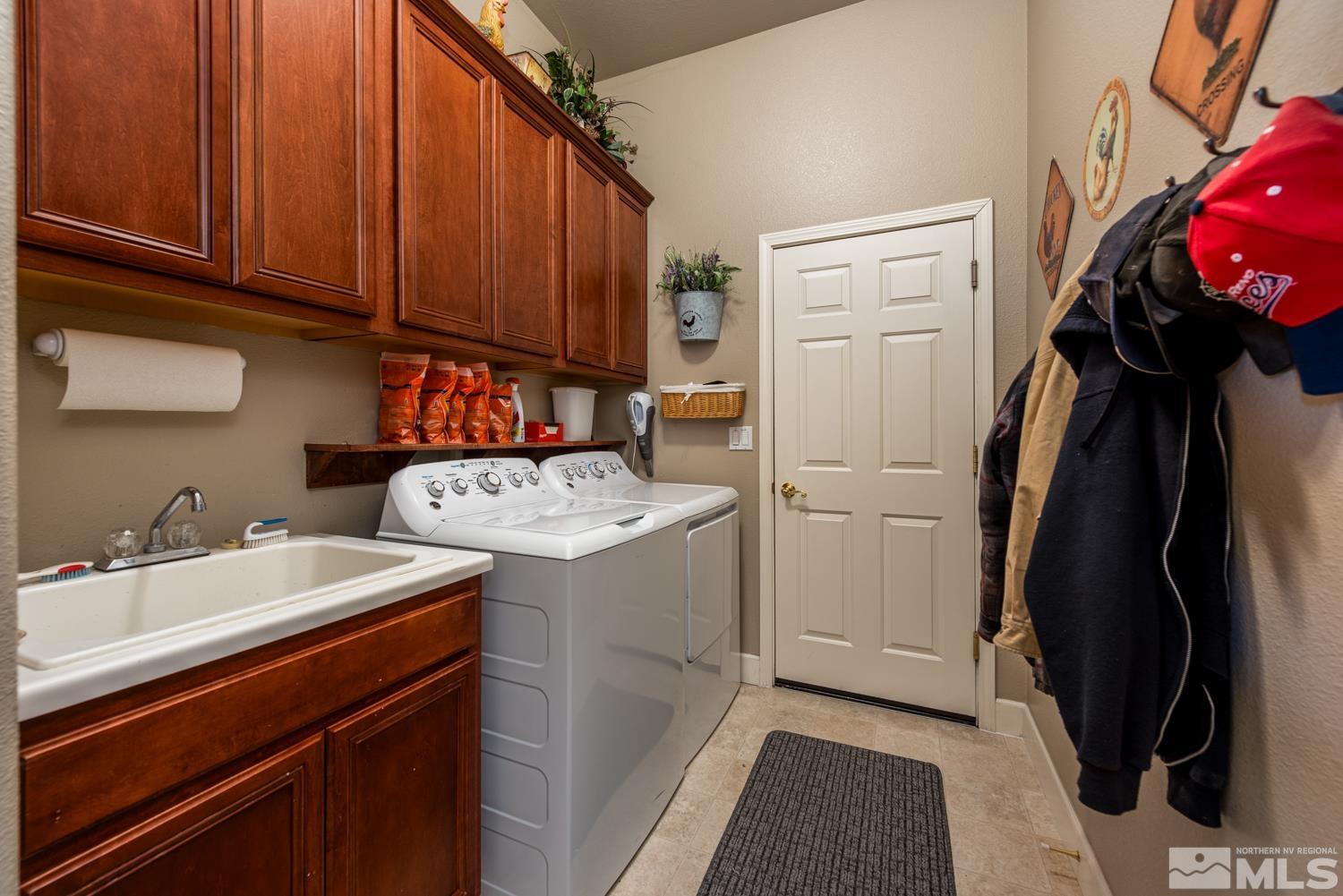 2603 Skyline Drive Minden, NV 89423 - Photo 29 of 40 a utility room with dryer and washer