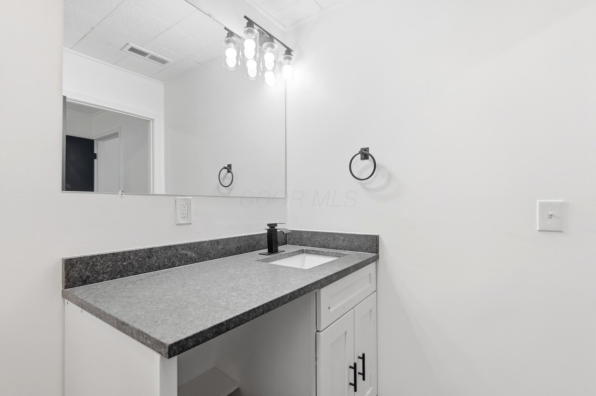 4027 Judson Road Columbus, OH 43207 - Photo 18 of 32 021