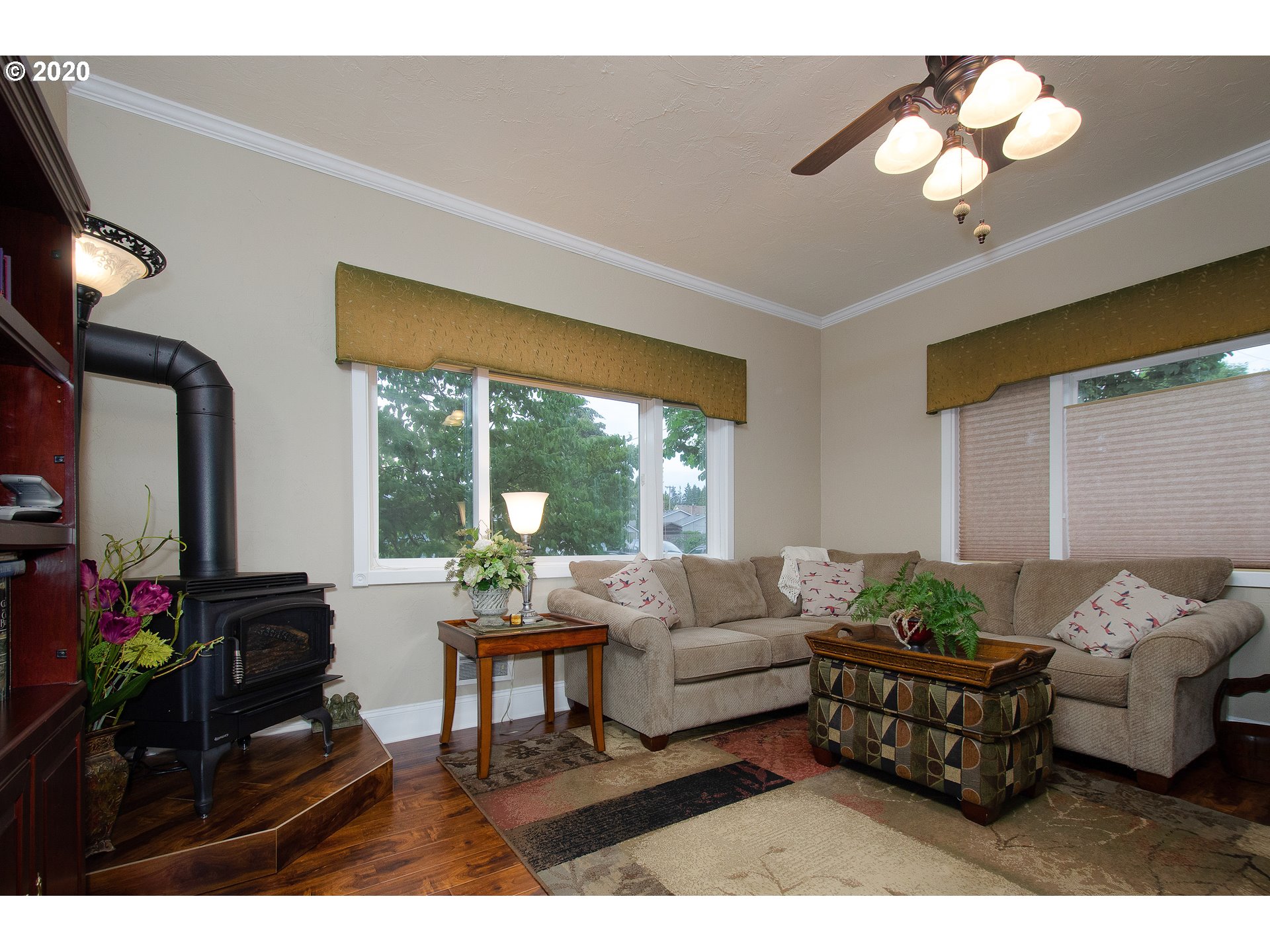301 Sargent Street Ridgefield, WA 98642 - Photo 8 of 28 a living room with furniture and a flat screen tv
