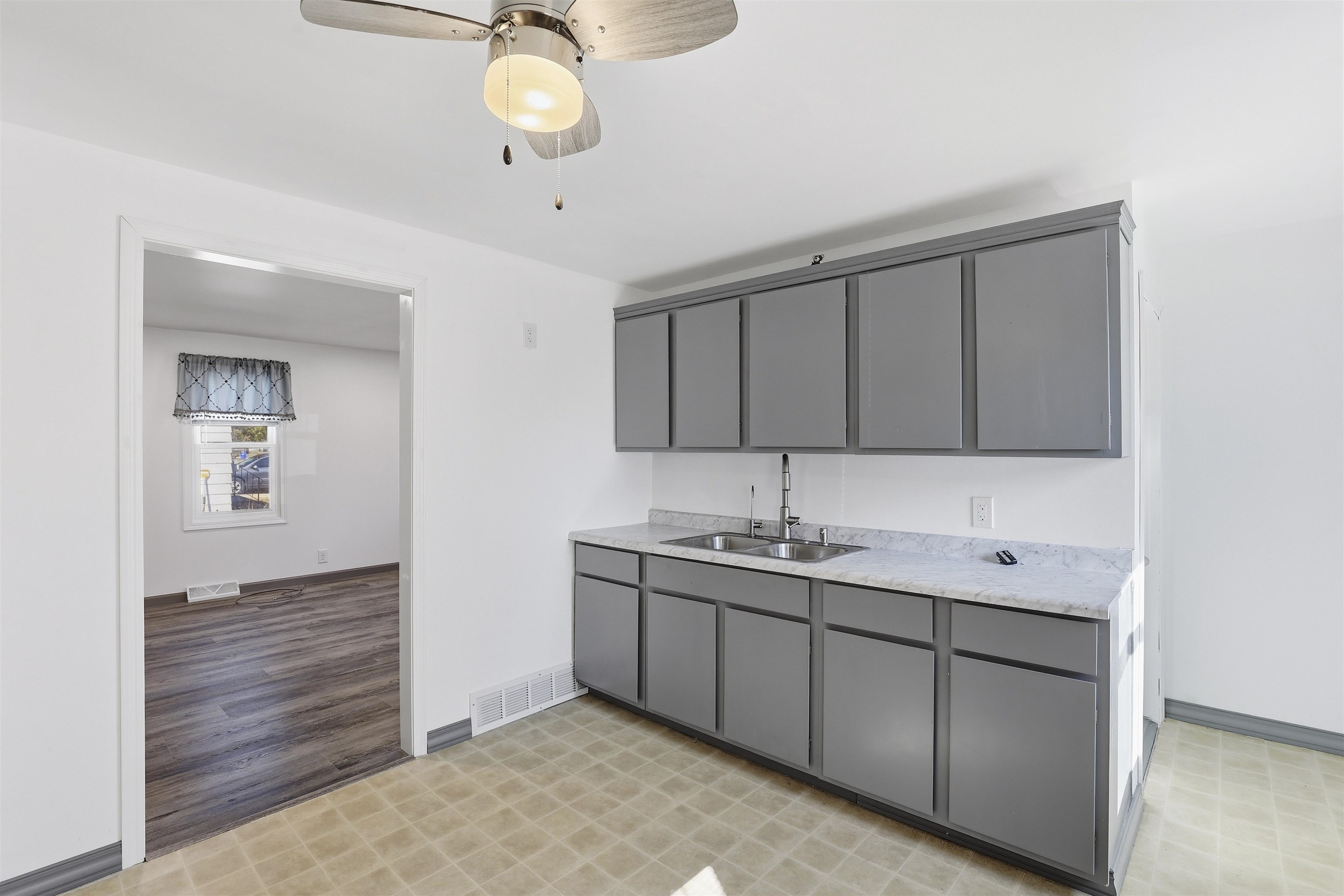 1001 West Grant Street Appleton, WI 54914 - Photo 5 of 19