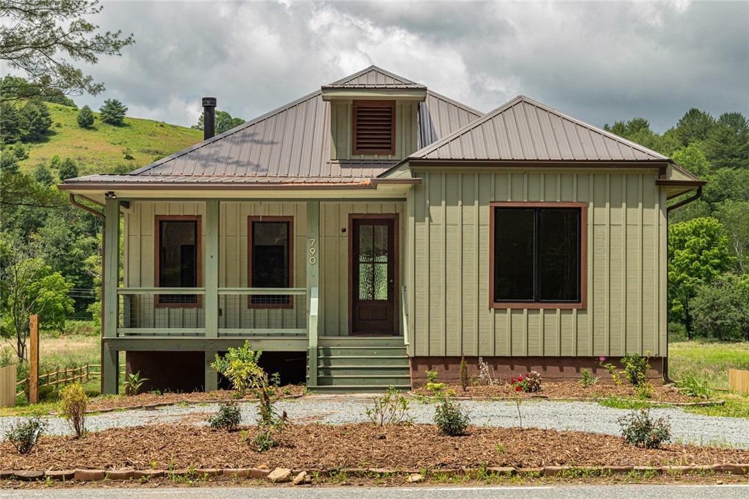 790 Howard Edmisten Road Sugar Grove, NC 28679 - Photo 2 of 45 a front view of a house
