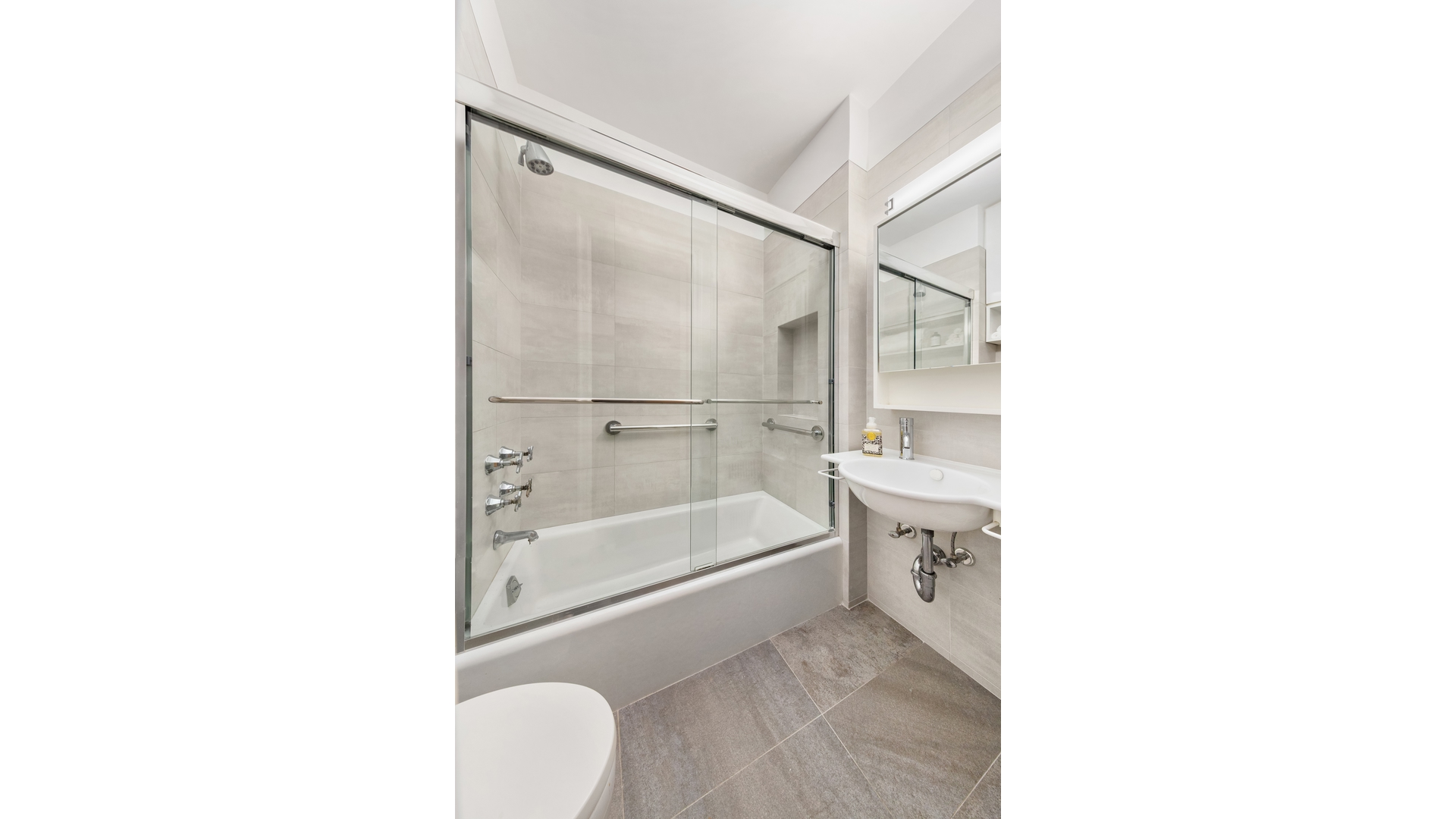 930 5th Avenue, Unit 14F Manhattan, NY 10021 - Photo 12 of 13