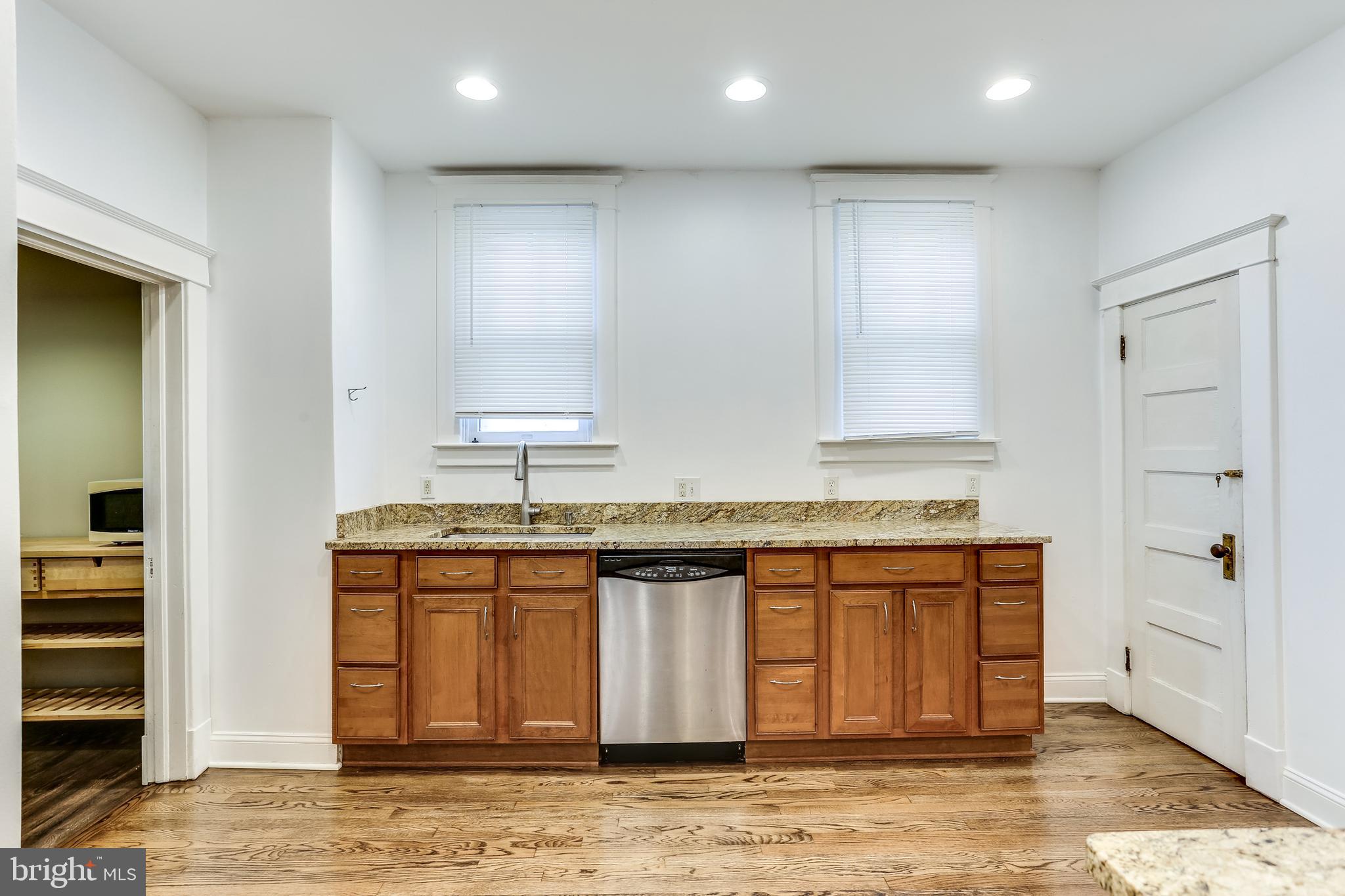 618 Orpington Road Baltimore, MD 21229 - Photo 12 of 35 KITCHEN
