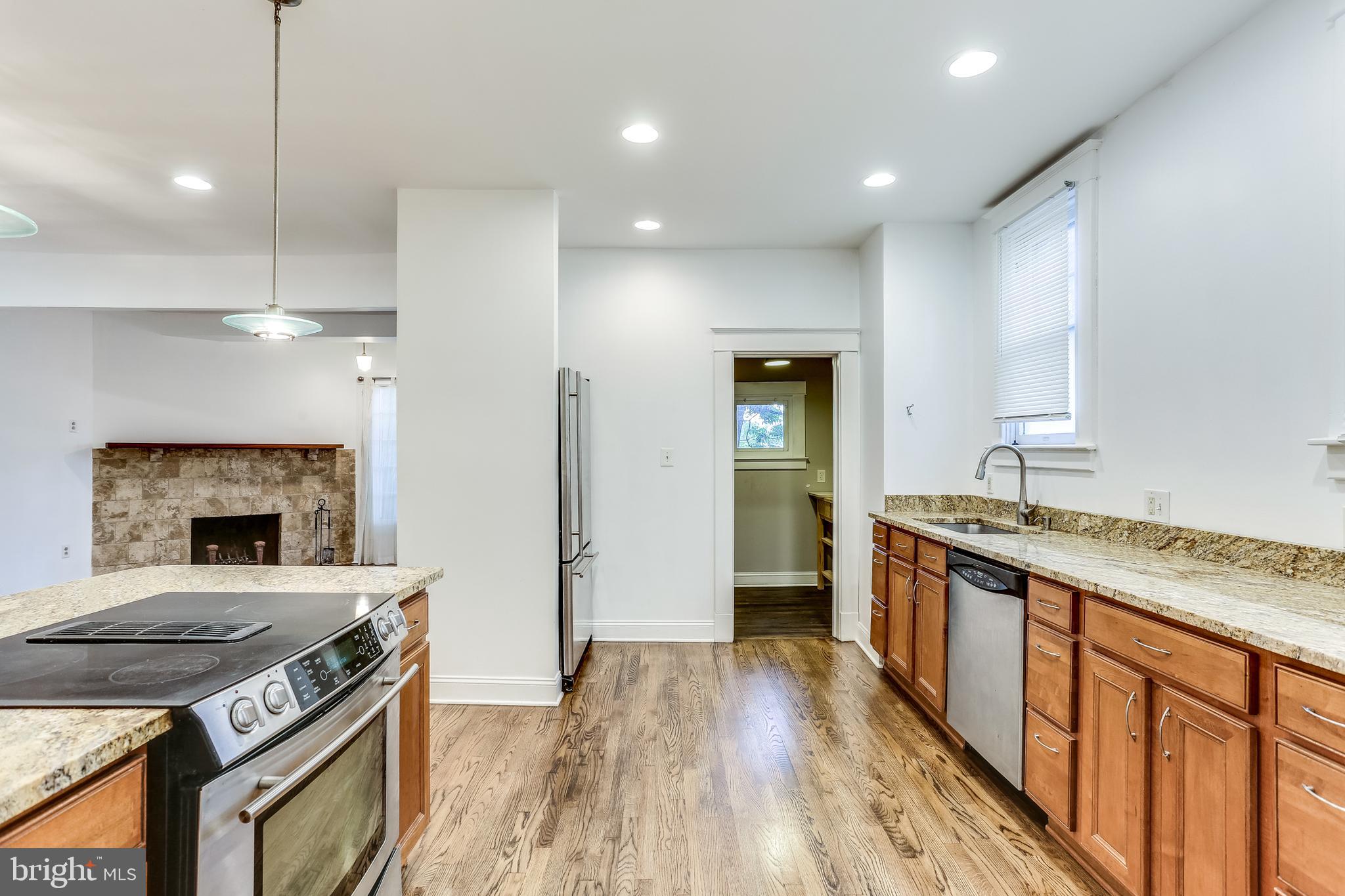 618 Orpington Road Baltimore, MD 21229 - Photo 13 of 35 KITCHEN