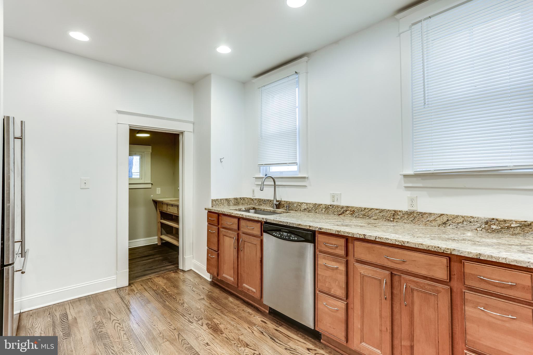 618 Orpington Road Baltimore, MD 21229 - Photo 15 of 35 KITCHEN