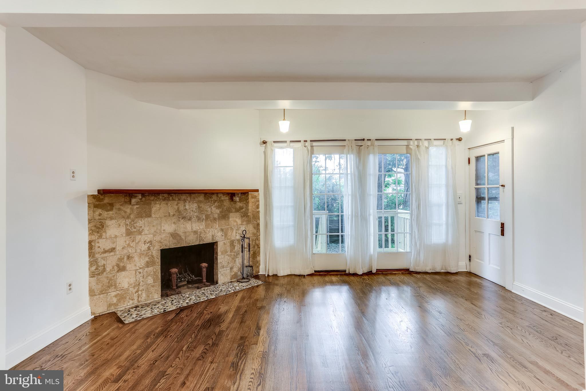 618 Orpington Road Baltimore, MD 21229 - Photo 18 of 35 FAMILY ROOM