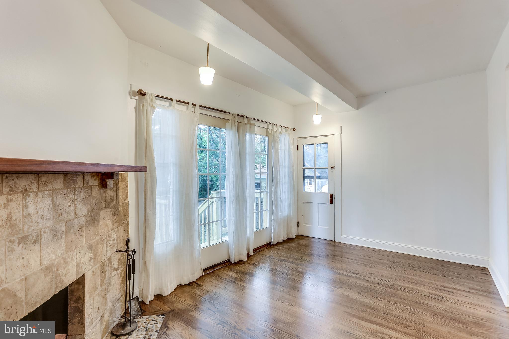 618 Orpington Road Baltimore, MD 21229 - Photo 20 of 35 FAMILY ROOM