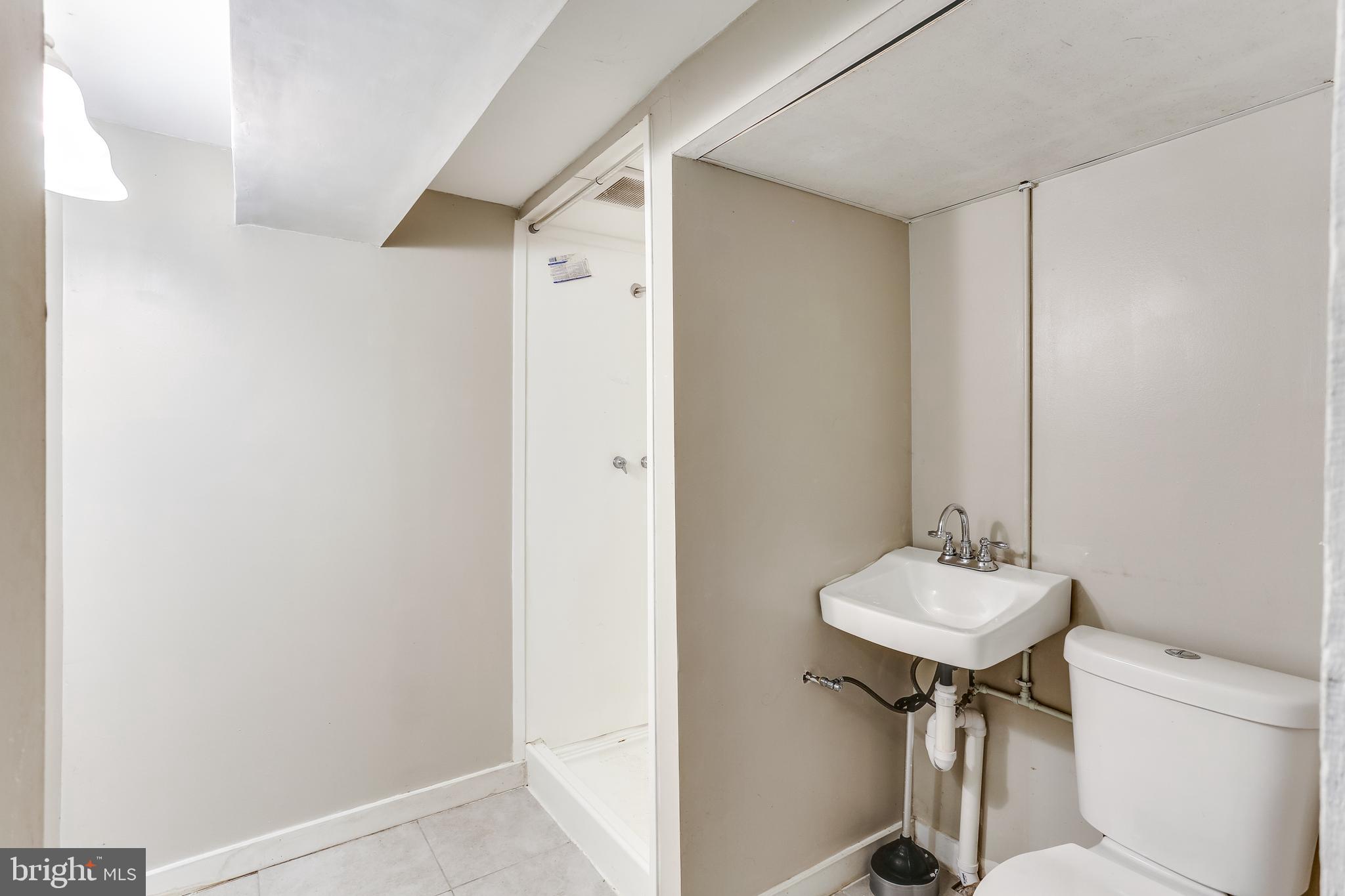 618 Orpington Road Baltimore, MD 21229 - Photo 28 of 35 FULL BATH