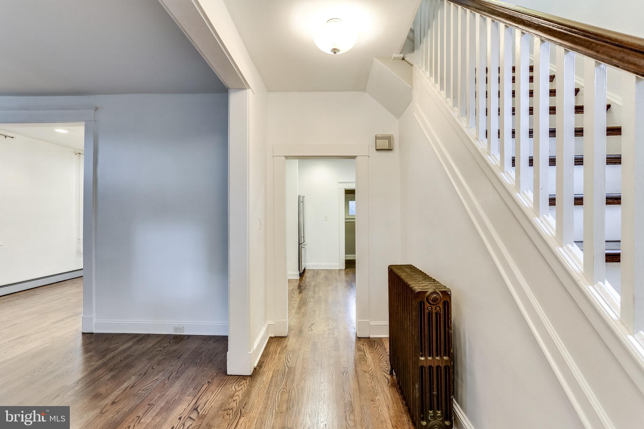 618 Orpington Road Baltimore, MD 21229 - Photo 4 of 35 FOYER