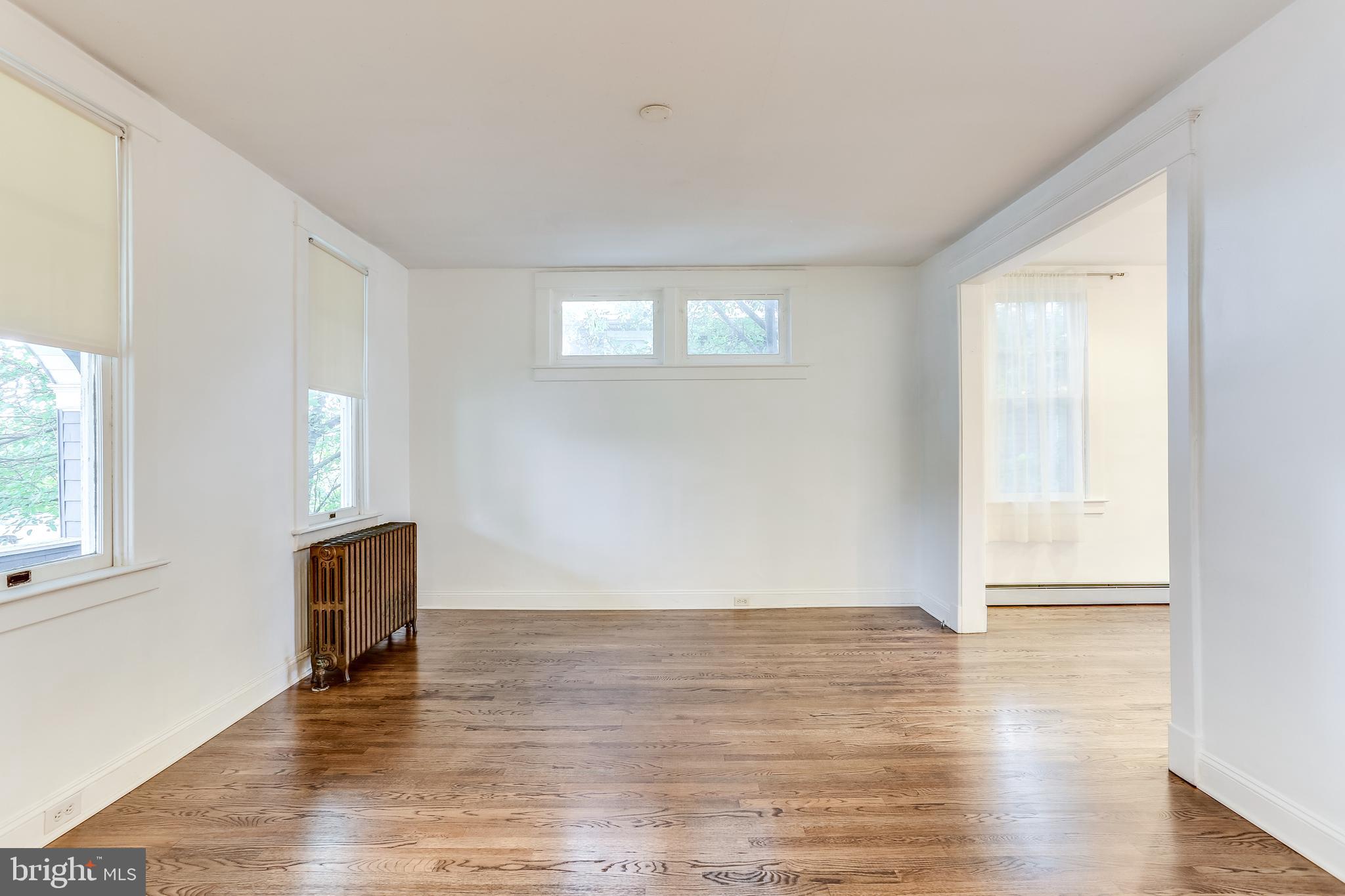 618 Orpington Road Baltimore, MD 21229 - Photo 5 of 35 LIVING ROOM