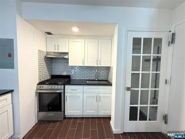 $1,600 | 500 Linwood Drive, Unit 3D, Fort Lee, NJ 07024