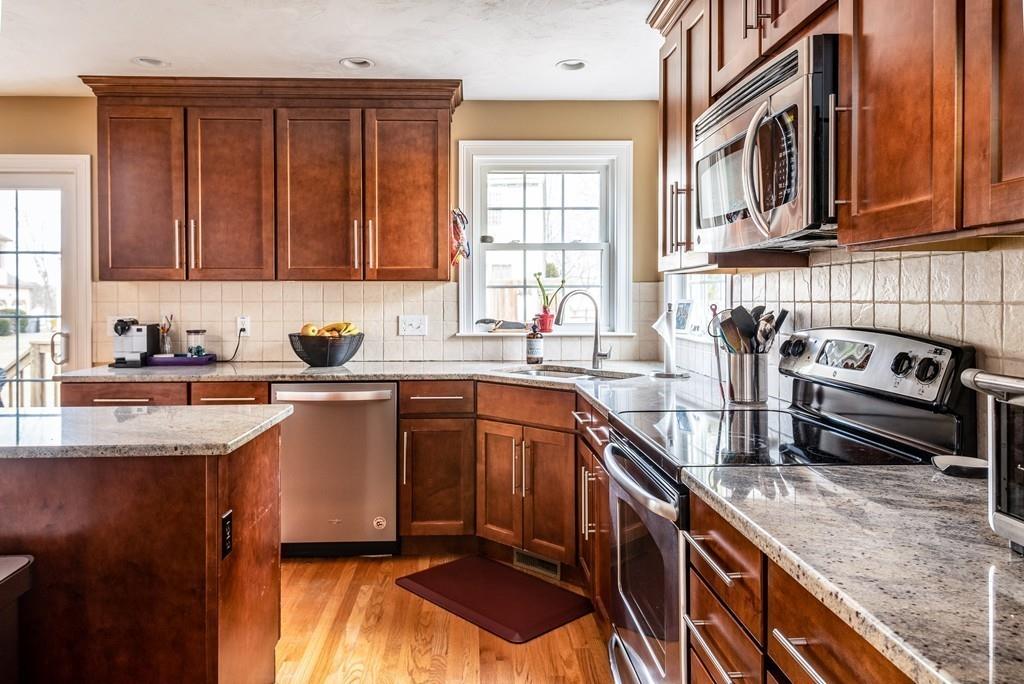 37 Cavanaugh Road Framingham, MA 01701 - Photo 3 of 33 Gallery Image 3
