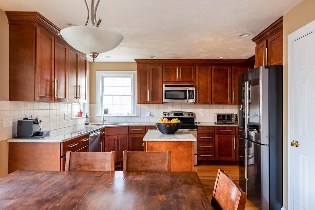 37 Cavanaugh Road Framingham, MA 01701 - Photo 6 of 33 Gallery Image 6