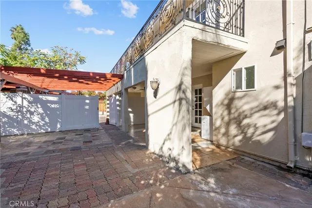 a en suite bathroom with a sink and a mirror