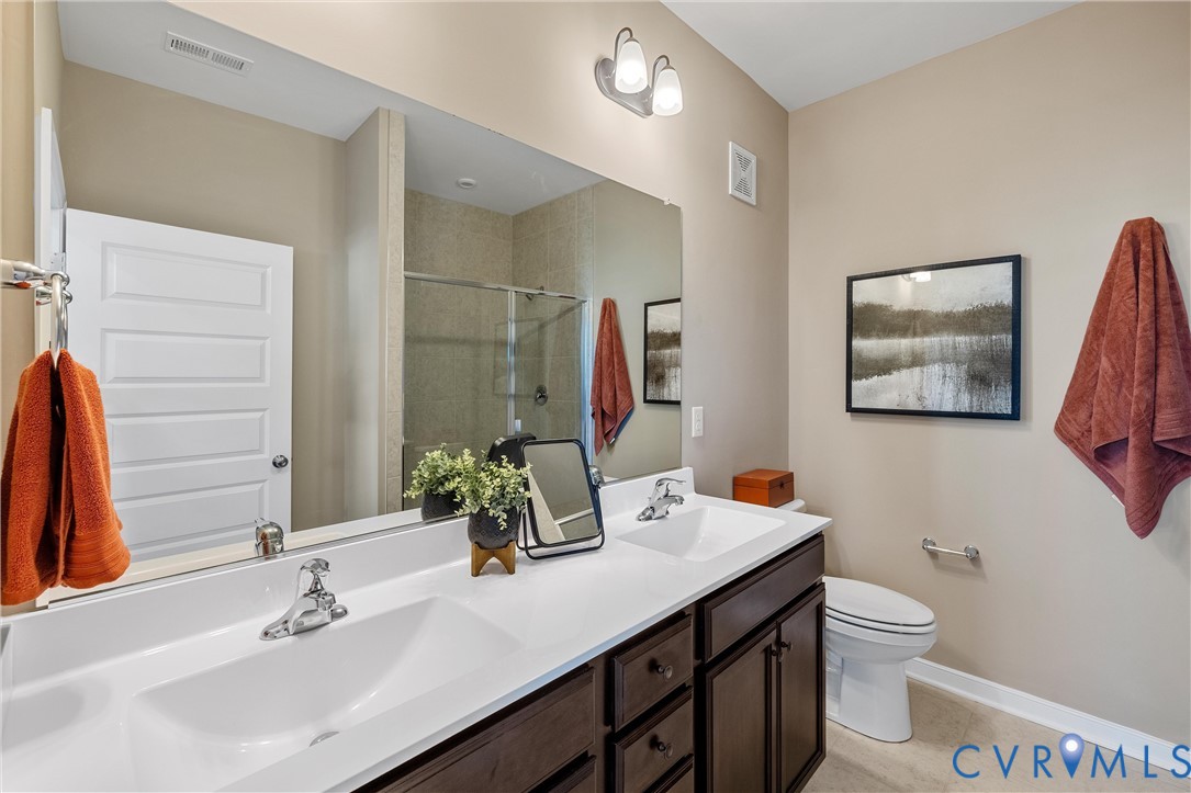 5340 Good Lndg Road, Unit 103 Glen Allen, VA 23059 - Photo 14 of 29 a bathroom with a toilet a sink and a large mirror