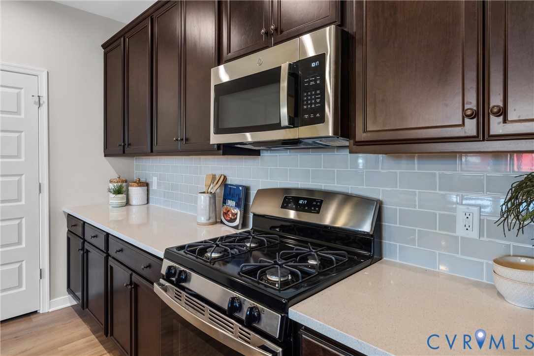 5340 Good Lndg Road, Unit 103 Glen Allen, VA 23059 - Photo 8 of 29 a kitchen with a stove and a microwave