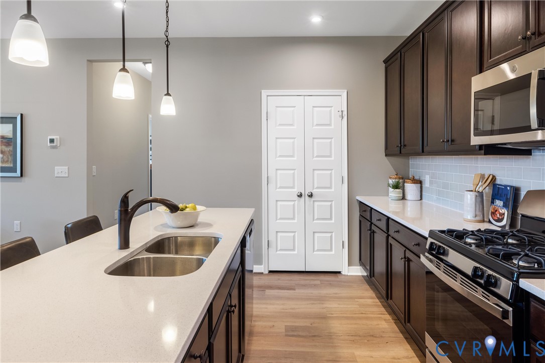 5340 Good Lndg Road, Unit 103 Glen Allen, VA 23059 - Photo 9 of 29 a kitchen that has a sink and a stove top oven