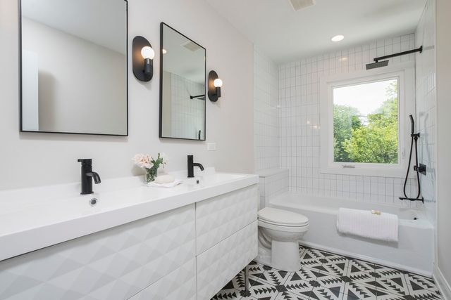 $810,000 | 1101 Oak Ridge Drive, Glencoe, IL 60022