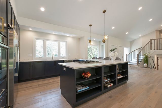 $810,000 | 1101 Oak Ridge Drive, Glencoe, IL 60022