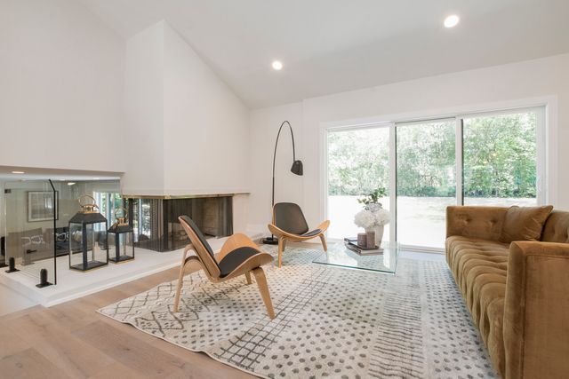 $810,000 | 1101 Oak Ridge Drive, Glencoe, IL 60022