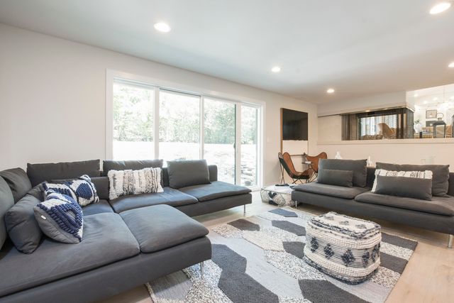 $810,000 | 1101 Oak Ridge Drive, Glencoe, IL 60022