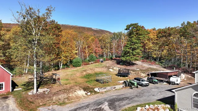 $769,000 | 557 Oregon Trail, Pine Bush, NY 12566