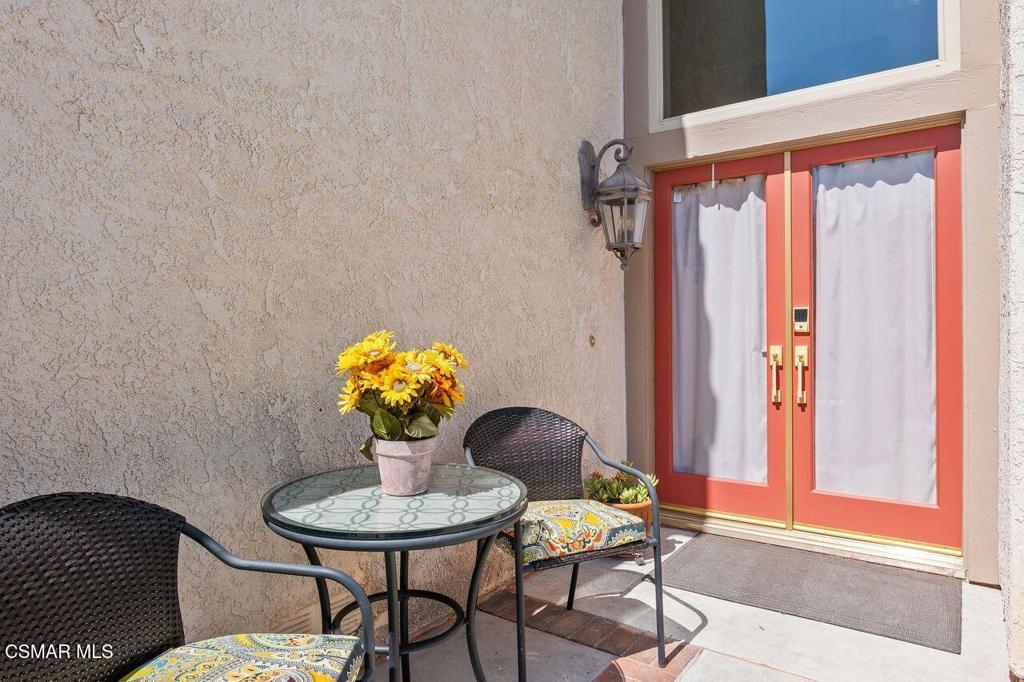 885 Congressional Road Simi Valley, CA 93065 - Photo 4 of 44