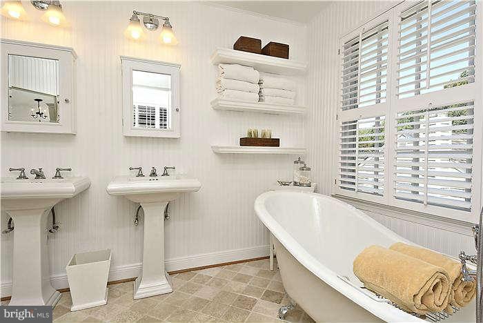 11610 Springhouse Place Reston, VA 20194 - Photo 17 of 30 Bath (Master)