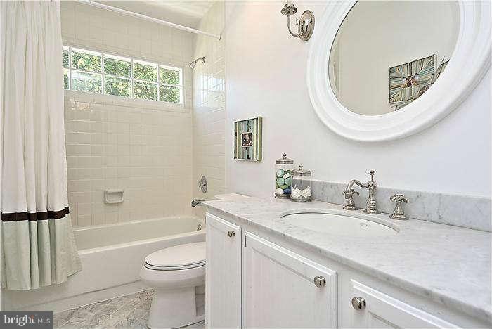11610 Springhouse Place Reston, VA 20194 - Photo 22 of 30 Bath